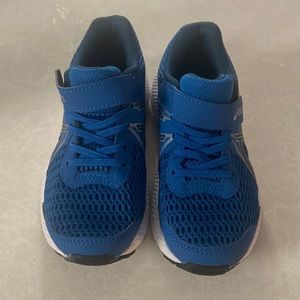 NWOT boys ASICS sneakers size 12
